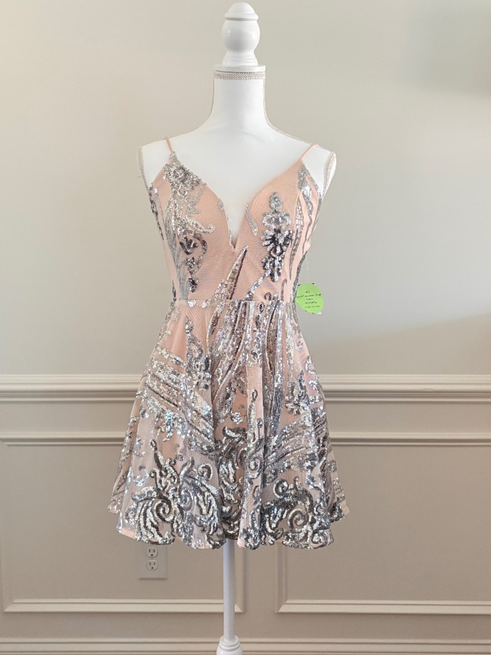 Windsor Silver & Nude M Spring Formal Prom Sparkle Sequin Glitter Dress